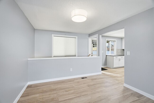 Building Photo - 14516 E Mallon Ave