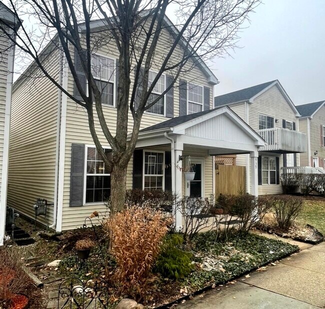 Building Photo - 939 Symphony Dr