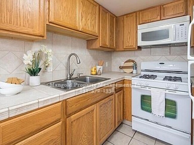 Foto del edificio - Great Home Near Downtown Monterey With Fenced Back Yard