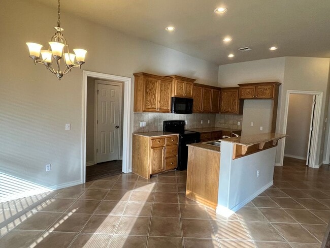Building Photo - Wonderful 4 bed, 2 bath 3 car in Falcon Ri...