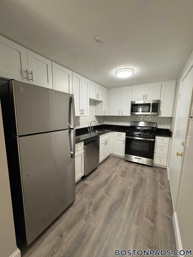 Building Photo - 25 Kenmar Dr