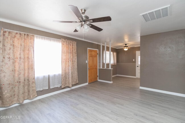 Foto del edificio - 321 Walsh Ln