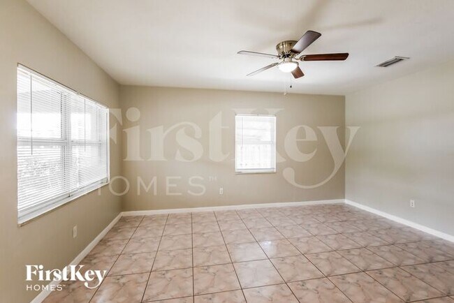 Foto del edificio - 1366 NE 183rd St