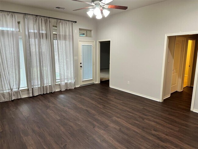 Foto del edificio - 2402 Morgan Ridge Ln