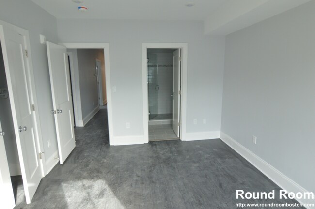 Building Photo - 80 N Beacon St