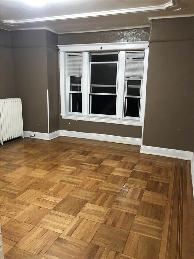 Primary Photo - 92 W 33rd St