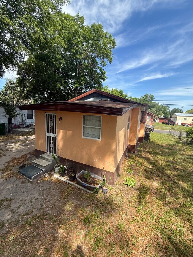 Building Photo - 3514 Haines St