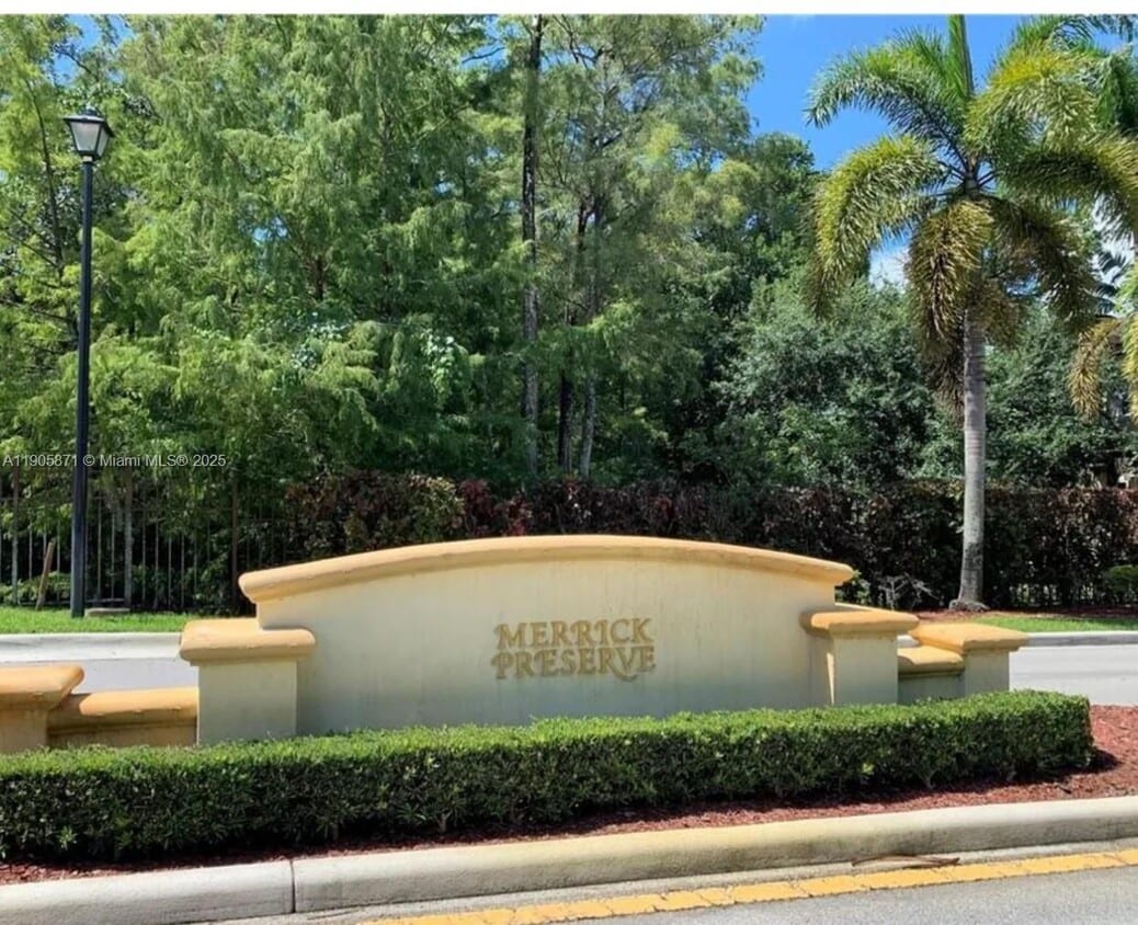 Foto principal - 3166 Merrick Ter