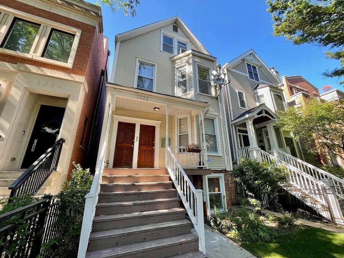 Primary Photo - 1322 W Melrose St
