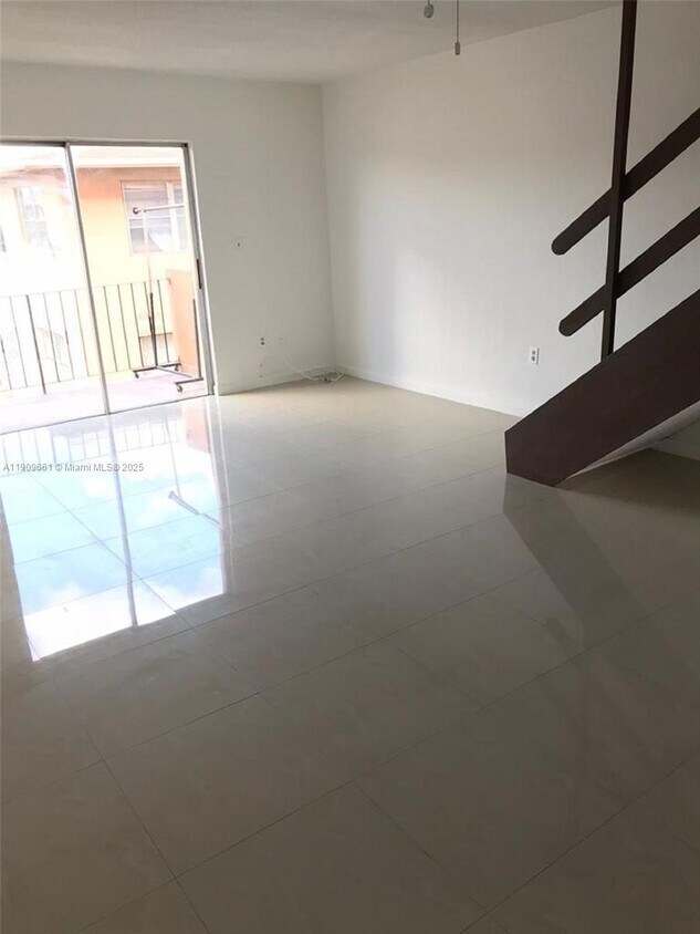 Foto principal - 1100 W 35th St