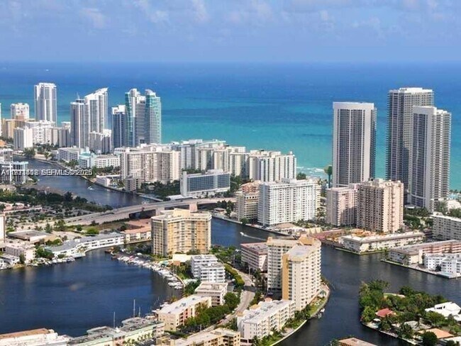 Foto del edificio - 301 Golden Isles Dr