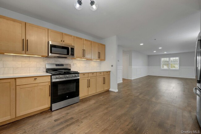 Building Photo - 115 Halstead Ave