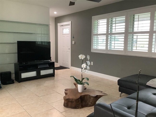 Building Photo - 8260 NW 11th Ct