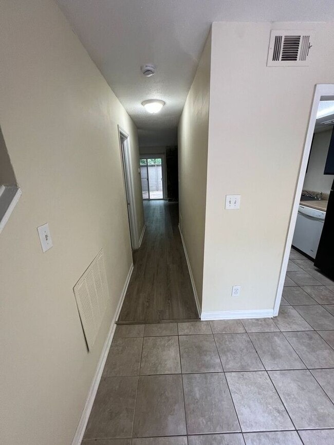 Building Photo - Now Ready! A 2 bedroom 2.5 bath in Norcross area!