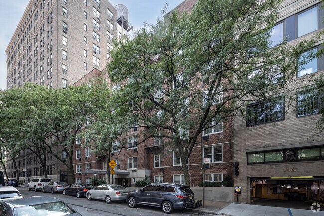 Building Photo - 64 E 94th St