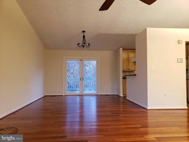 Foto del edificio - 724 Hillcrest Dr