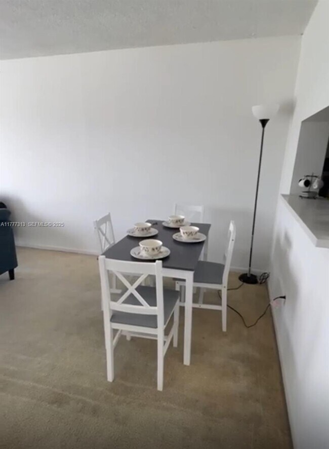 Foto del edificio - 496 NW 165th St