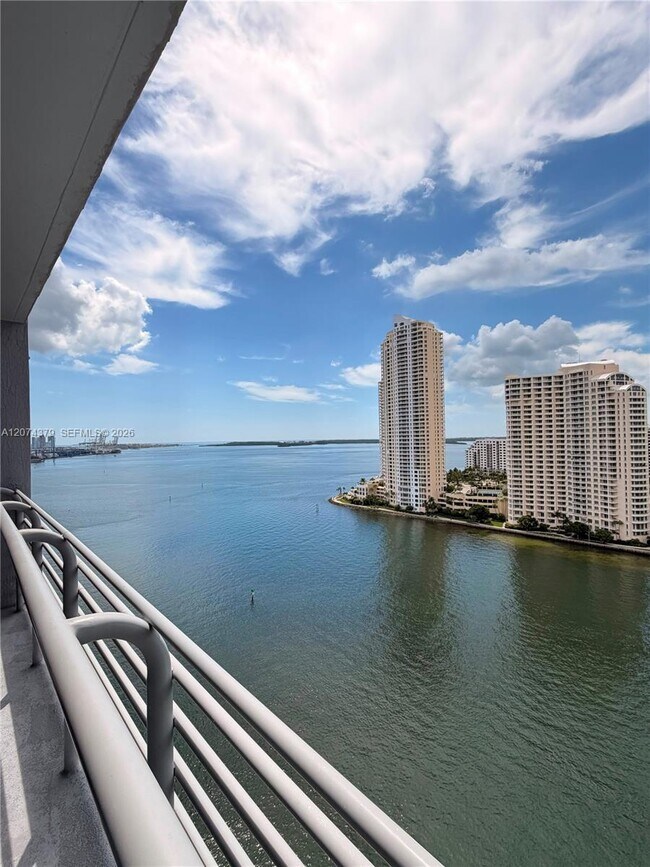 Foto del edificio - 335 S Biscayne Blvd