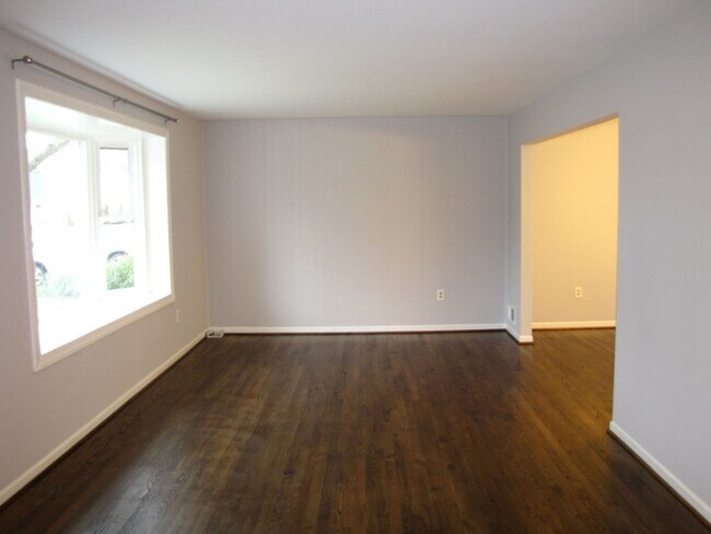 Foto del edificio - Renovated 4 level single family home in Ki...