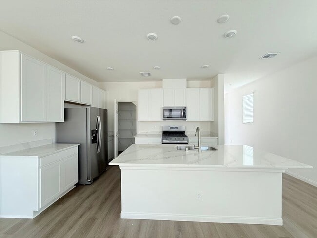 Building Photo - Beautiful BRAND NEW house