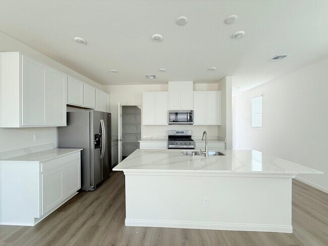 Foto del edificio - Beautiful BRAND NEW house