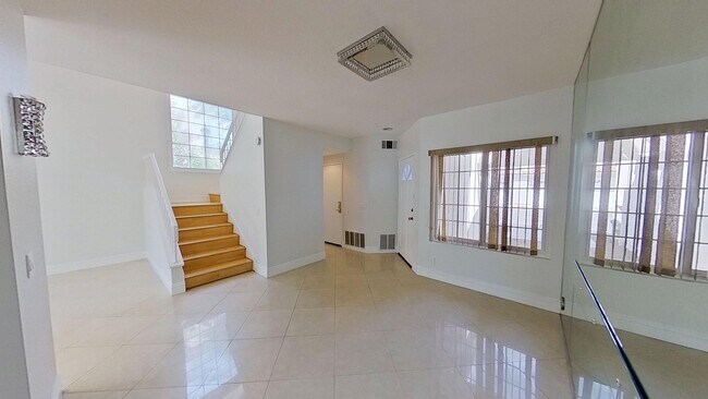 Building Photo - 55 Agostino
