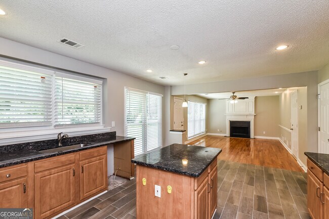 Building Photo - 353 Cimarron Way