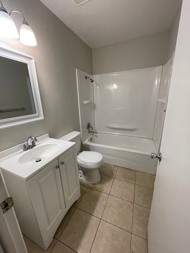 Foto del edificio - 817 SW 6th St