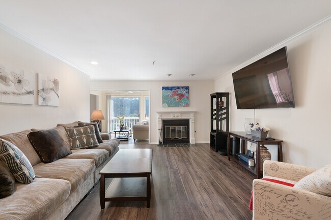 living room - 36 Lakes Edge Dr SE