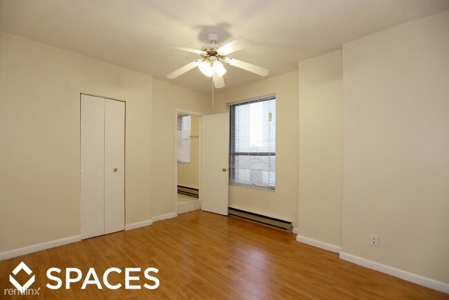 Building Photo - 4520 N Clarendon Ave