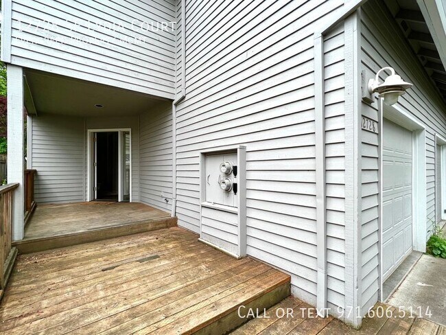 Building Photo - 12728 SE Lydia Ct