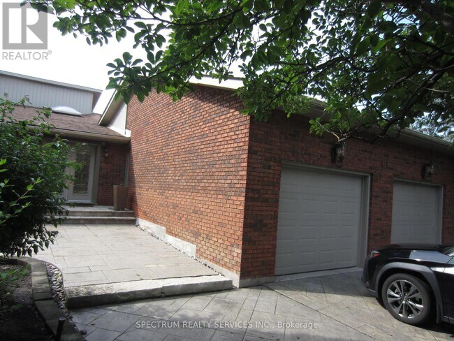 Building Photo - 135 Hayhoe Ave