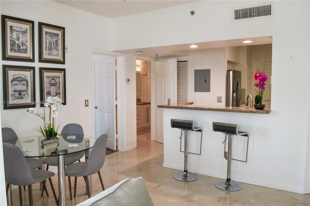 Foto principal - 3255 NE 184th St