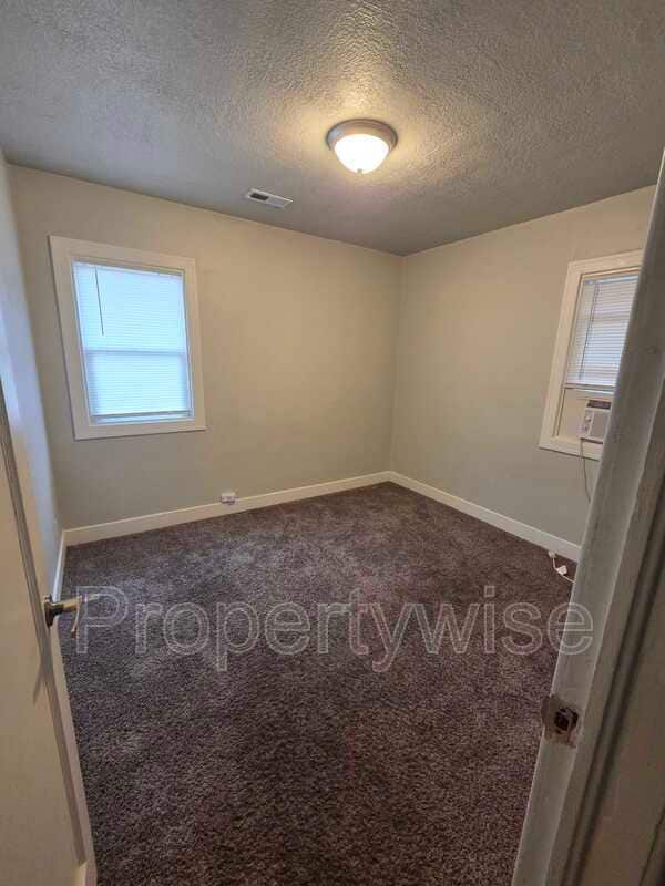 Building Photo - 136 S 900 E