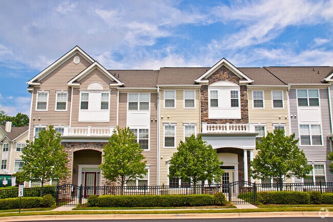 Building Photo - Broadlands Apartments