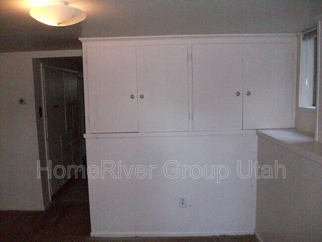 Building Photo - 981 S 1100 E
