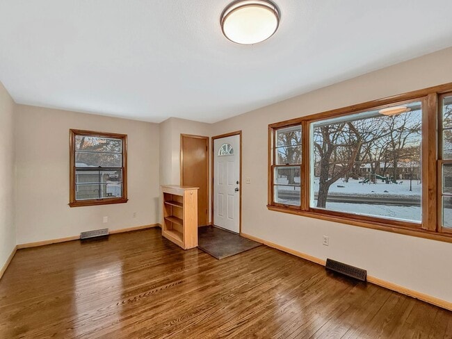 Foto del edificio - 1618 Natchez Ave S