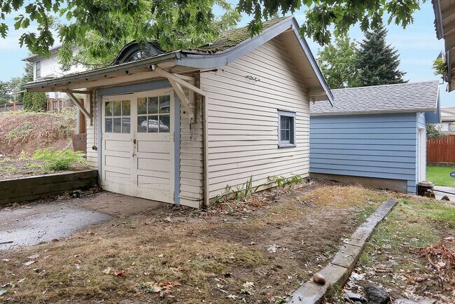 Garage has electrical and wide double doors that are lockable. Would be ideal shop to tinker, 2nd office, art studio or place to store winter/summer recreational equipment. - 2005 SE Pine St