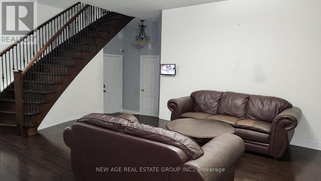 Photo du bâtiment - 80 Tatra Crescent