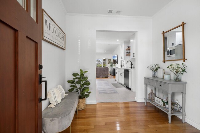 Foto del edificio - 7578 Midfield Ave