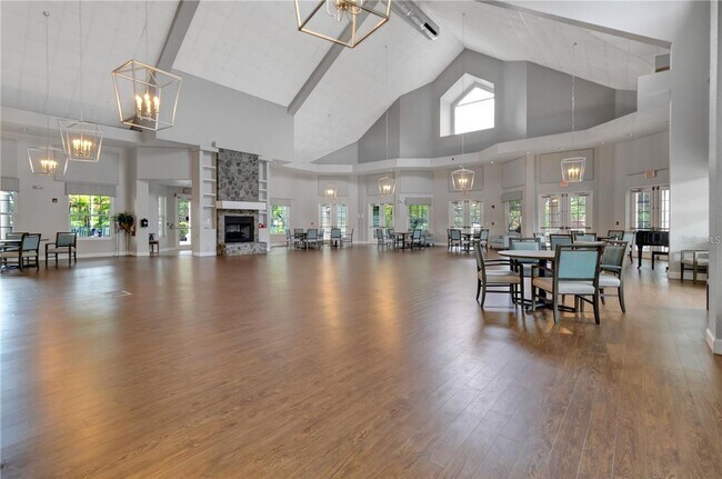 Building Photo - Cute 2 bedroom plus den seasonal rental - ...