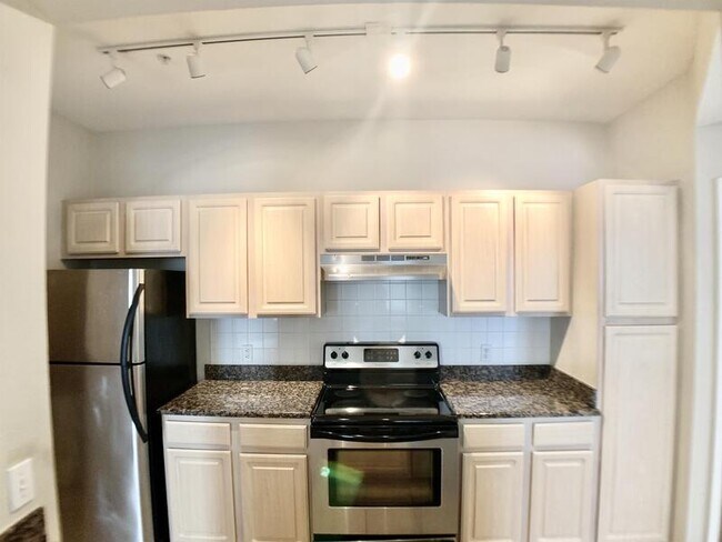 Building Photo - 408 Summit Ridge Pl
