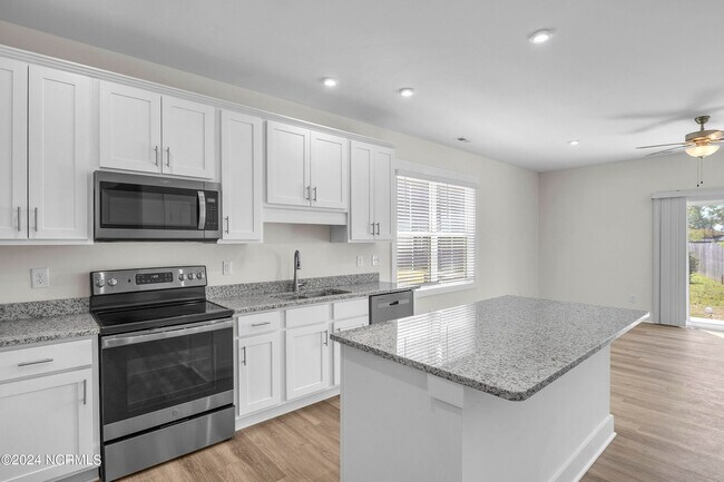 Building Photo - 7011 Crew Dr