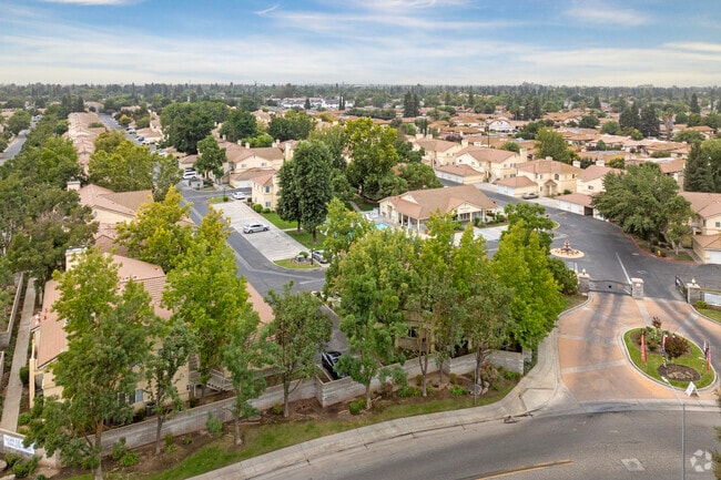 Community Context - Vista Del Sol Apartments