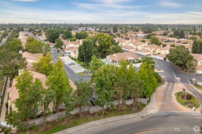 Contexto comunitario - Vista Del Sol Apartments