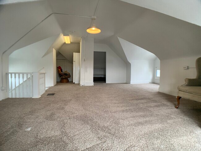Building Photo - 2311 Carpenter Ave
