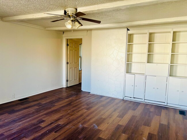 Building Photo - Two bedroom in West Louisville now available!