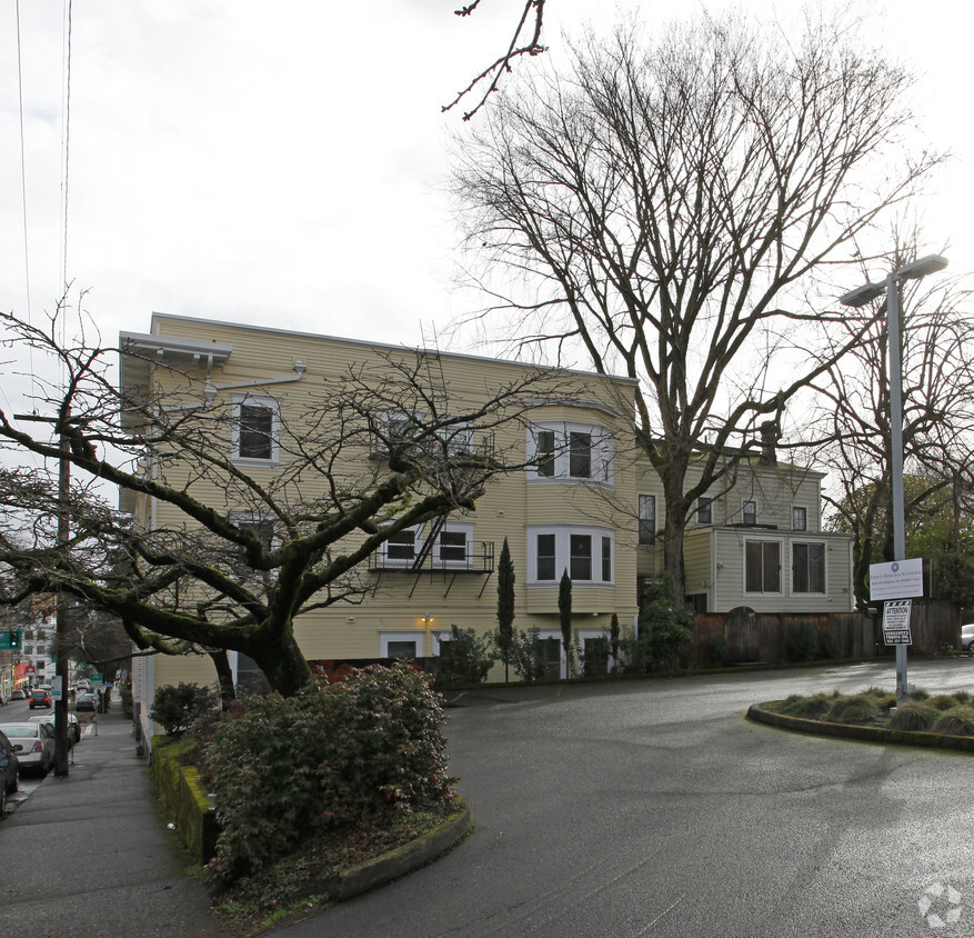 Building Photo - 1810 NW Everett St