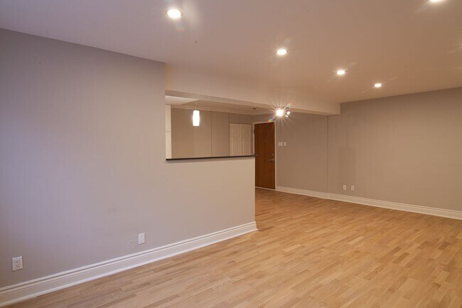 Building Photo - 3421 Rue Drummond