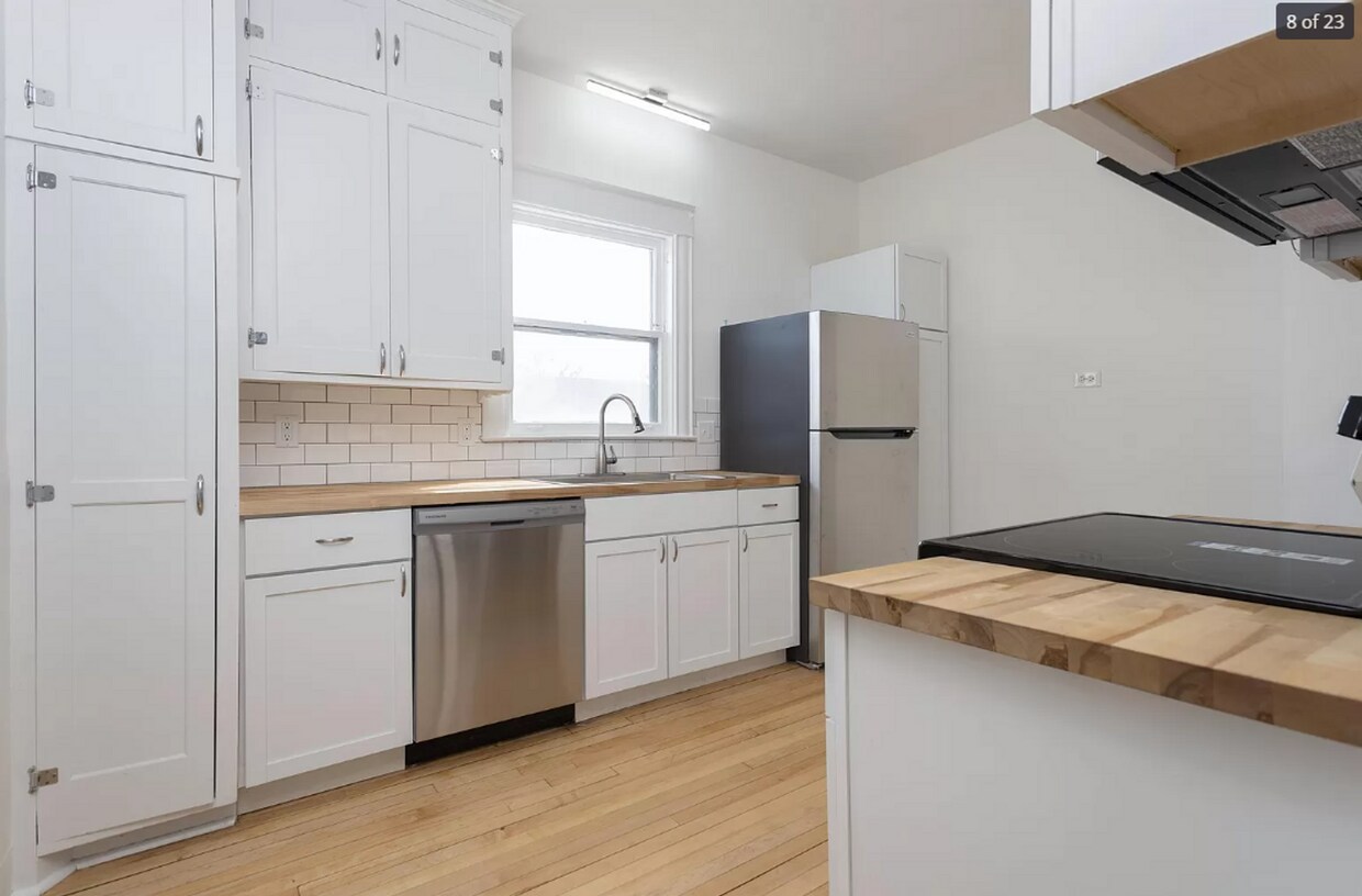 Foto principal - 3 Bedroom Home for Rent in Logan Park!